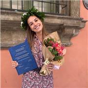 Avvocato impartisce lezioni di diritto civile e penale, amministrativo